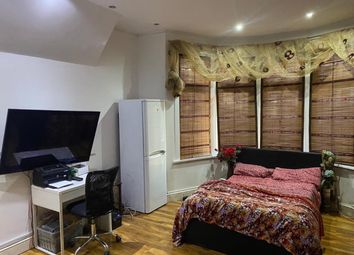 Thumbnail Studio to rent in Lynford Gardens, Ilford