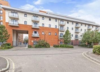 Thumbnail 2 bed flat for sale in Grays Place, Slough