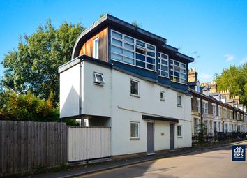 Thumbnail Flat to rent in Carlyle Road