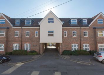 2 Bedrooms Flat to rent in Prospects Court, 20 Holmesdale Road, Reigate, Surrey RH2