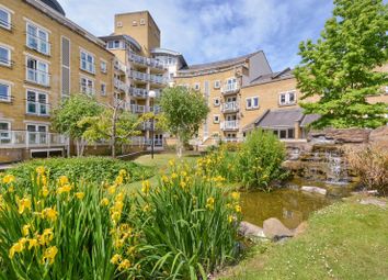 Thumbnail Flat for sale in Woodland Crescent, London