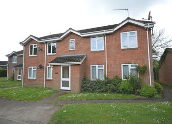 2 Bedrooms Flat to rent in Mimosa Close, Lindford, Bordon GU35