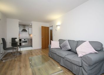 Thumbnail 1 bed flat to rent in Proton Tower, Blackwall Way, Canary Wharf