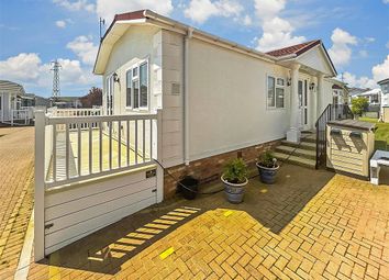 Thumbnail Mobile/park home for sale in Palm Court, Battlesbridge, Wickford, Essex