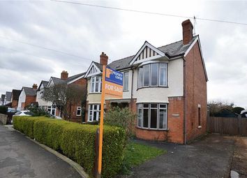 3 Bedrooms Semi-detached house for sale in Hillview Road, Hucclecote, Gloucester, Gloucester GL3