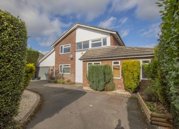 5 Bedrooms Detached house for sale in Hollybush Lane, Burghfield Common, Reading RG7