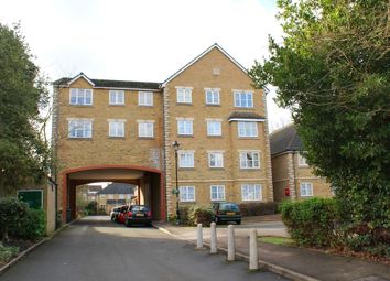 2 Bedrooms Flat to rent in Arborfield Close, Brixton Hill SW2