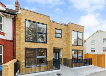 3 bed flat for sale in St. James's Park, Croydon CR0