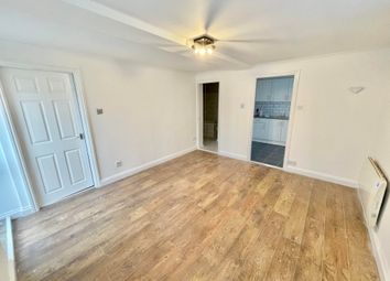 Thumbnail Flat to rent in Park Road, Raunds, Wellingborough