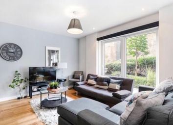 2 Bedrooms Flat to rent in Forge Square, Canary Wharf, London E14