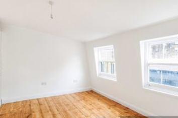 Thumbnail Terraced house to rent in King's Cross Road, London