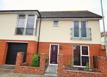 3 Bedrooms Semi-detached house for sale in Pearl Square, Chelmsford, Essex CM2