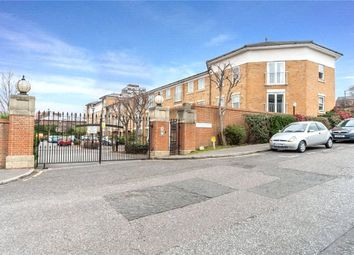 2 Bedrooms Flat for sale in Commissioners Court, New Stairs, Chatham, Kent ME4