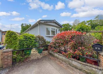 Thumbnail 2 bed mobile/park home for sale in Harvel Road, Meopham, Kent