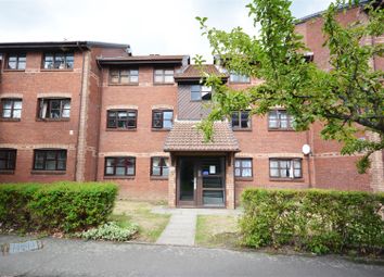 2 Bedrooms Flat for sale in Lowry Crescent, Mitcham CR4