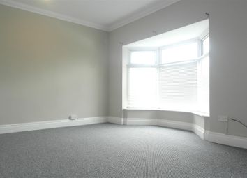 Thumbnail 2 bed flat to rent in Anlaby Road, Hull
