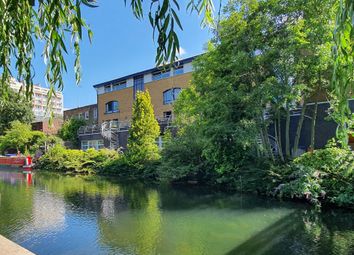 Thumbnail 4 bed flat to rent in Thornhill Bridge Wharf, Caledonian Road, London