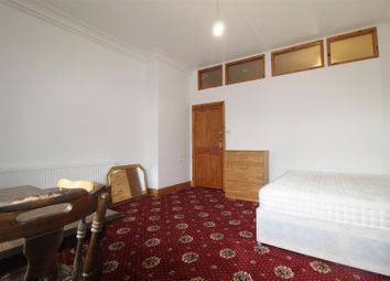 Thumbnail Room to rent in Fernwood, Park Villas, Roundhay, Leeds