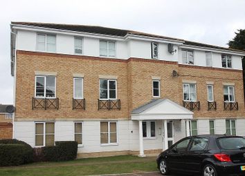 2 Bedrooms Flat to rent in Bancroft Chase, Hornchurch RM12