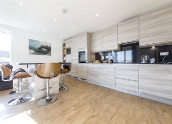 2 Bedrooms Flat for sale in Bodiam Court, 4 Lakeside Drive, Park Royal NW10