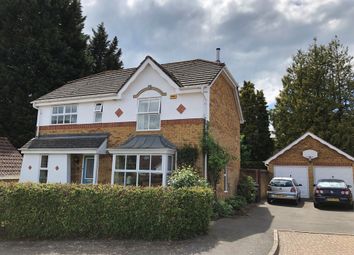 4 Bedrooms Detached house for sale in Furzedown Close, Egham TW20