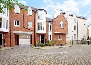 3 Bedroom Town house for rent