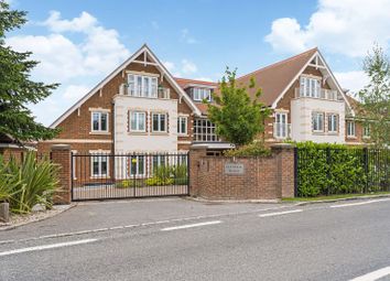 Thumbnail 2 bed flat to rent in Penn Road, Knotty Green, Beaconsfield