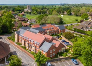 Thumbnail Flat for sale in Greyhound Lane, Thame, Oxfordshire