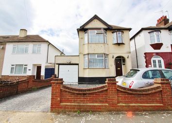 4 Bedrooms Detached house for sale in Ferndale Road, Romford RM5