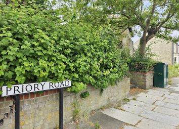 Thumbnail Flat to rent in Priory Road, Cambridge