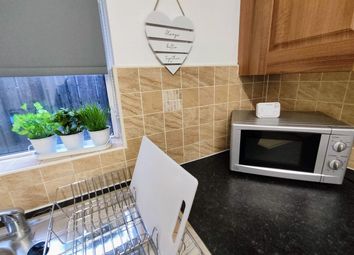 Thumbnail 6 bed flat to rent in Beverley Road, Hull