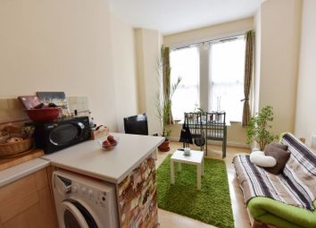 1 Bedrooms Flat to rent in Longley Road, Tooting Broadway, London SW17