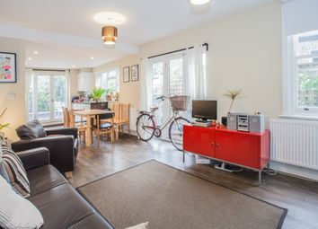 3 Bedrooms Flat to rent in Brooke Road, Stoke Newington E5