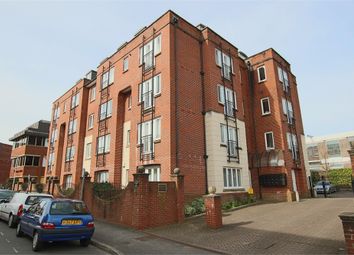 2 Bedrooms Flat for sale in Garland Road, East Grinstead, West Sussex RH19