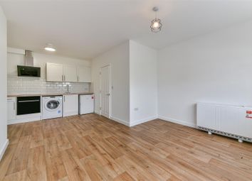 Thumbnail Flat to rent in High Street, Banstead