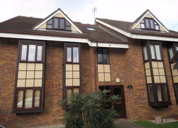Thumbnail Flat to rent in Chequers, Hills Road, Buckhurst Hill
