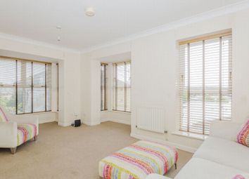 2 Bedrooms Flat to rent in North Lodge, Royal Victoria Dock E16