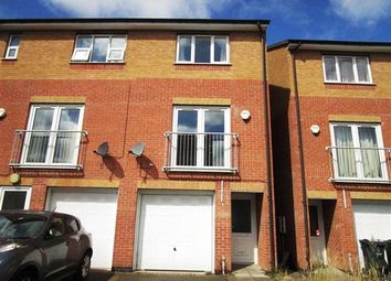 Thumbnail Town house to rent in Farm End Close, West Bromwich
