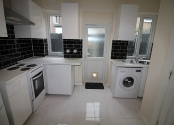 2 Bedrooms Flat to rent in Chadwin Road, London E13