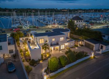 Thumbnail Detached house for sale in Crowsport, Hamble