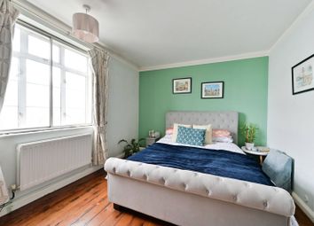 Thumbnail 1 bedroom flat to rent in Keswick Road, East Putney, London