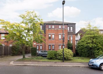 Thumbnail Flat to rent in Uplands Park Road, Enfield