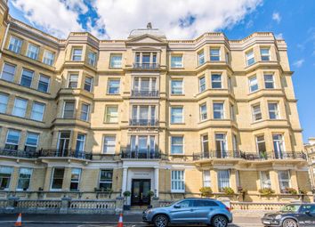 Thumbnail 2 bed flat to rent in Grand Avenue, Hove