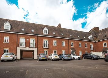 Thumbnail Flat for sale in Veale Drive, Exeter