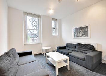 2 Bedrooms Flat to rent in Stile Hall Mansions, Wellesley Road, Chiswick W4