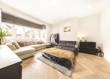 2 Bedrooms Flat to rent in Babington Road, London SW16
