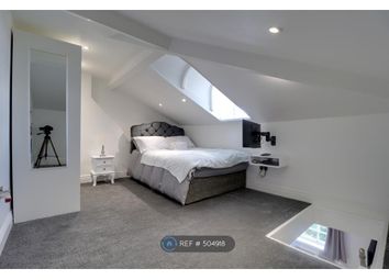 2 Bedrooms Flat to rent in Victoria Way, London SE7