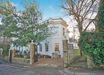 12 Squires Mount, Hampstead, London, Nw3 1Ed