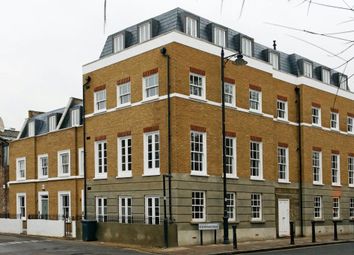 3 Bedrooms Flat to rent in Fentiman Road, London SW8