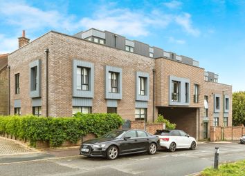 Thumbnail Flat for sale in Syresham Gardens, Haywards Heath